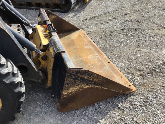2013 John Deere 318D Skid Steer Loader