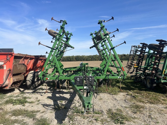 1997 John Deere 980 Field Cultivator