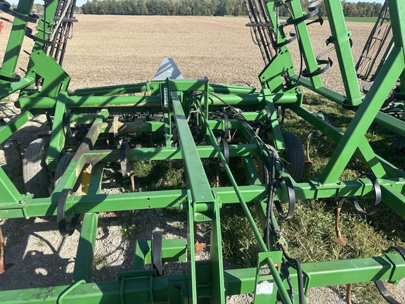 1997 John Deere 980 Field Cultivator