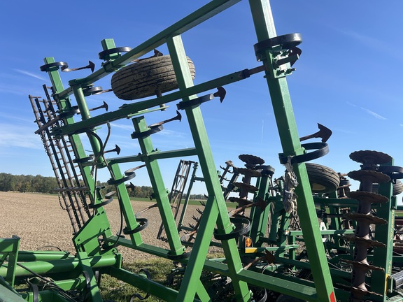 1997 John Deere 980 Field Cultivator