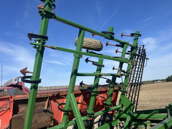 1997 John Deere 980 Field Cultivator