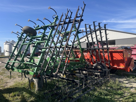 1997 John Deere 980 Field Cultivator