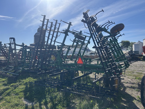 1997 John Deere 980 Field Cultivator