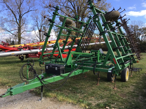 1997 John Deere 980 Field Cultivator