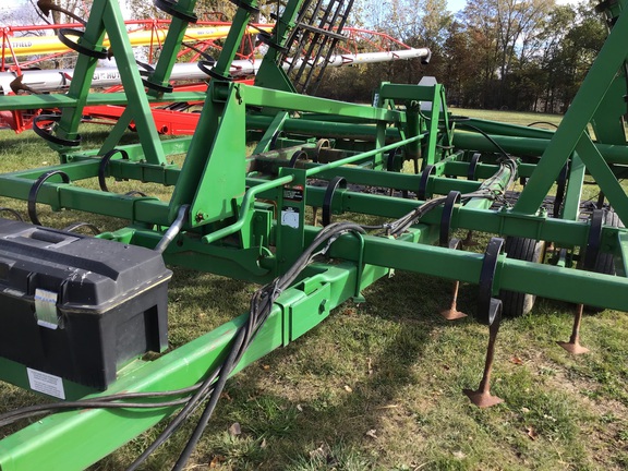 1997 John Deere 980 Field Cultivator