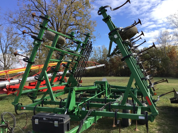 1997 John Deere 980 Field Cultivator