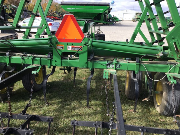 1997 John Deere 980 Field Cultivator