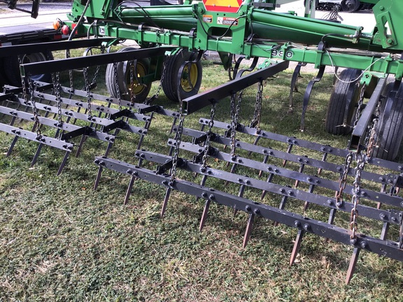 1997 John Deere 980 Field Cultivator