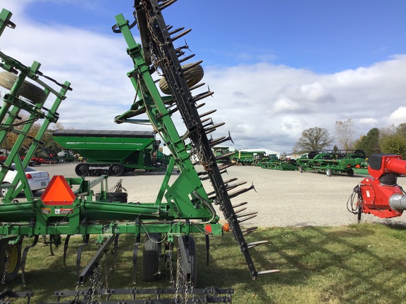 1997 John Deere 980 Field Cultivator