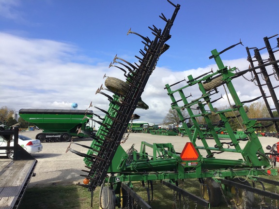 1997 John Deere 980 Field Cultivator