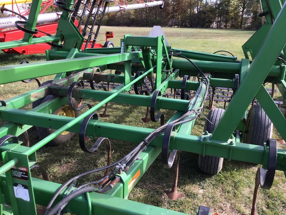 1997 John Deere 980 Field Cultivator