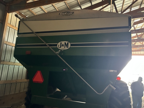J&M 525-14 Grain Cart