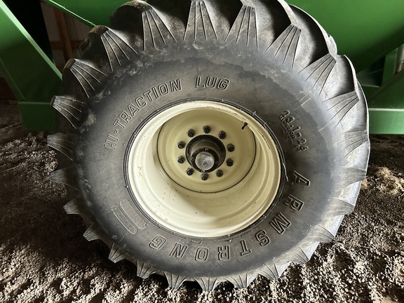 J&M 525-14 Grain Cart