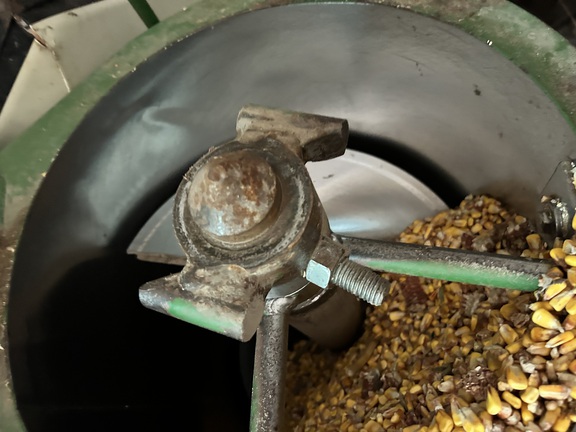 J&M 525-14 Grain Cart