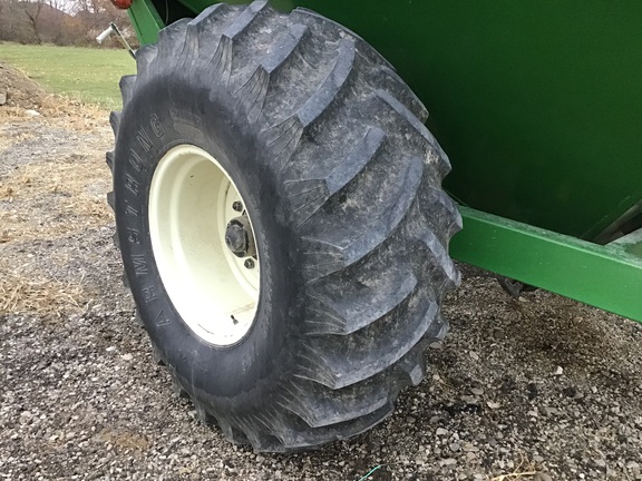 J&M 525-14 Grain Cart