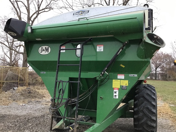 J&M 525-14 Grain Cart