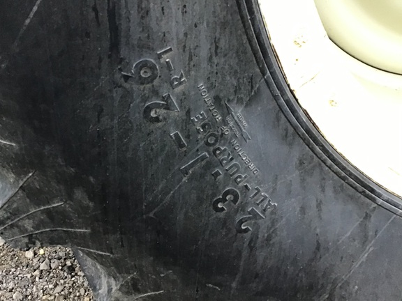 J&M 525-14 Grain Cart