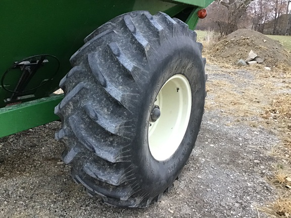 J&M 525-14 Grain Cart