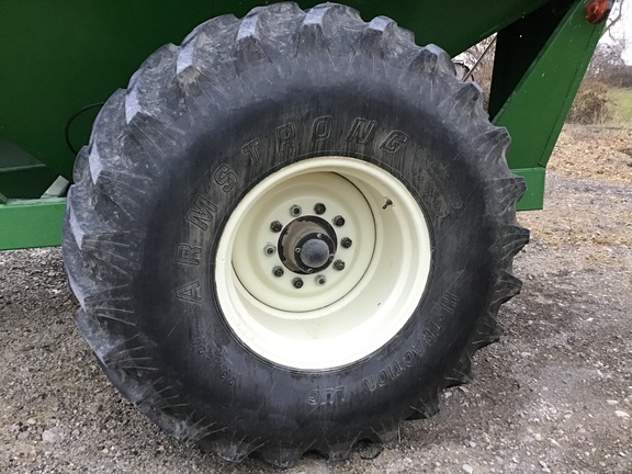 J&M 525-14 Grain Cart