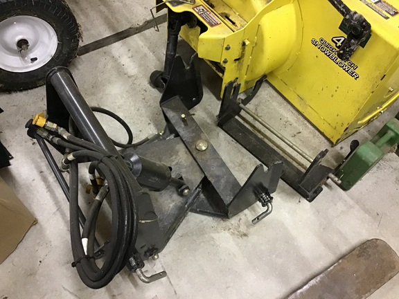 2004 John Deere 47 Snow Blower