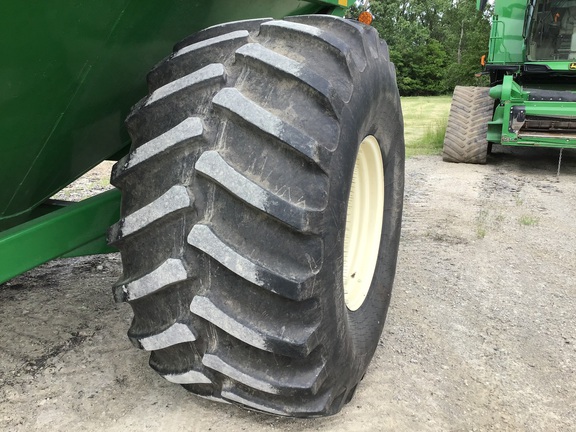 J&M 875-18 Grain Cart