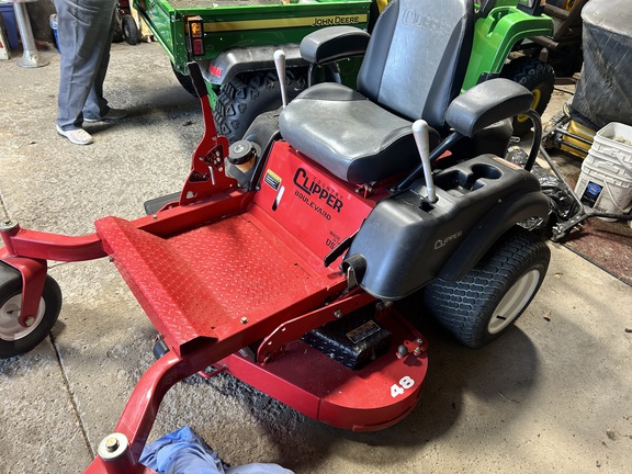 2015 Country Clipper 2348KOJ-B200 Mower/Zero Turn