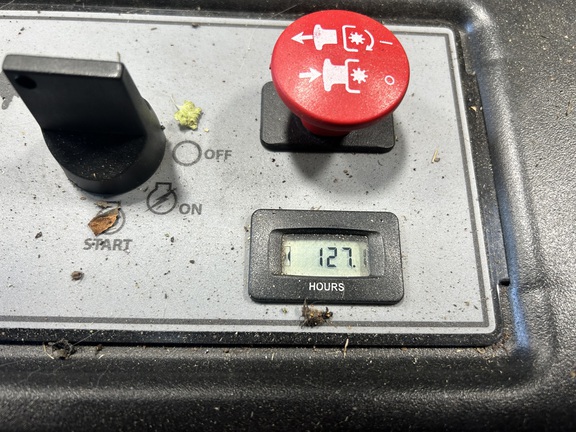 2015 Country Clipper 2348KOJ-B200 Mower/Zero Turn