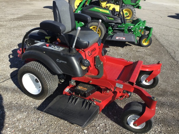 2015 Country Clipper 2348KOJ-B200 Mower/Zero Turn
