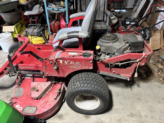 Country Clipper 2360KOJ-SR355 Mower/Zero Turn