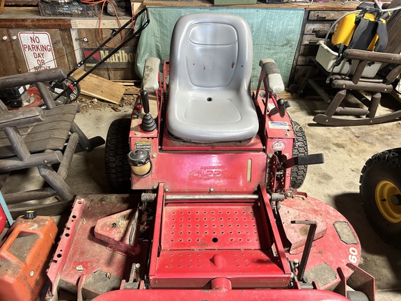 Country Clipper 2360KOJ-SR355 Mower/Zero Turn