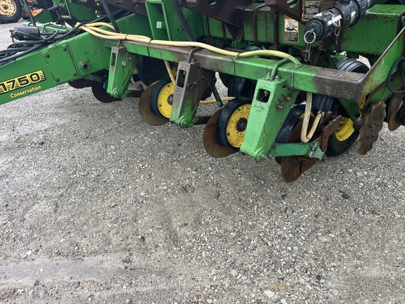 1997 John Deere 1750 Planter