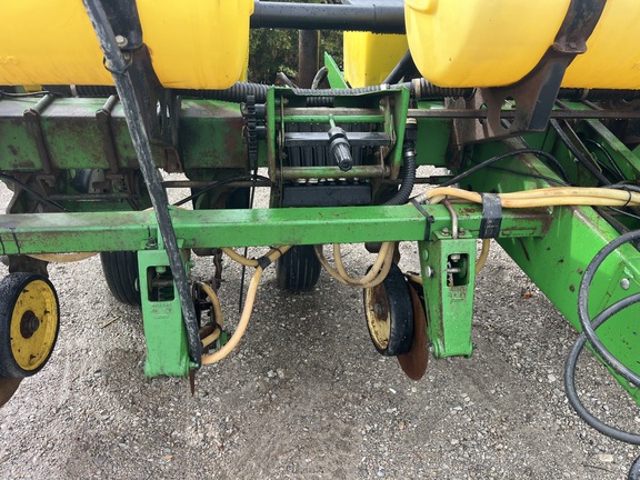 1997 John Deere 1750 Planter
