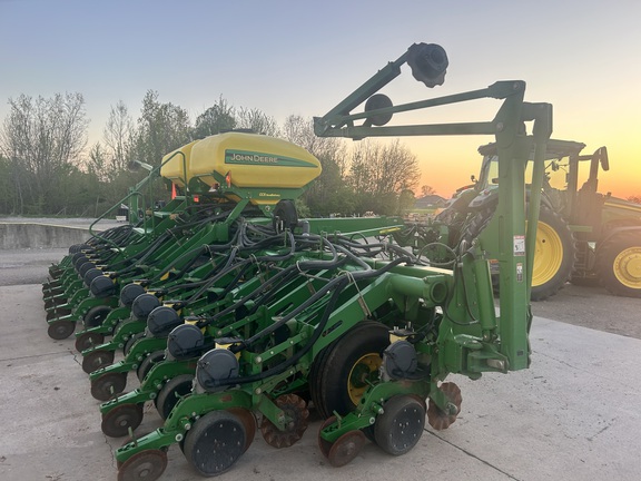 2003 John Deere 1790 Planter