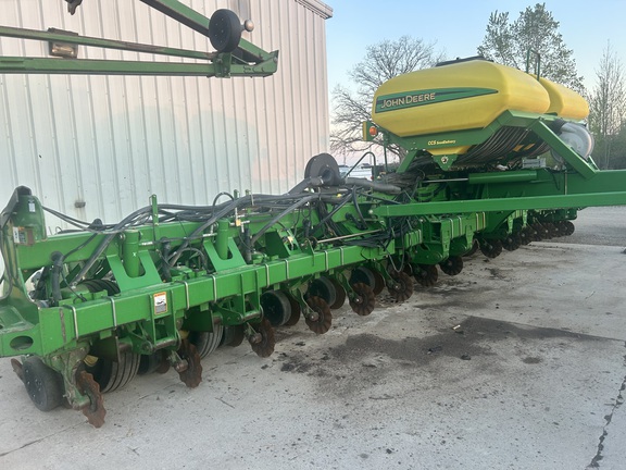 2003 John Deere 1790 Planter