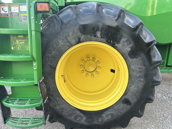 2015 John Deere S680 Combine