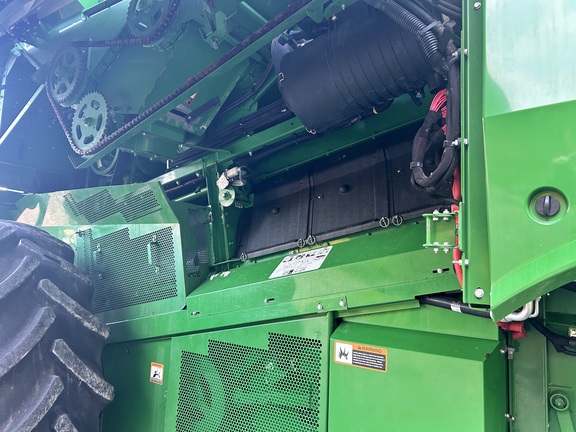 2015 John Deere S680 Combine
