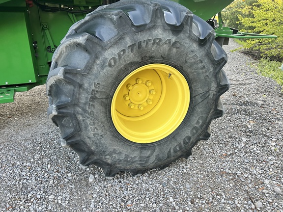 2015 John Deere S680 Combine