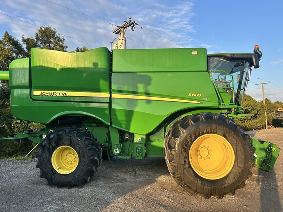 2015 John Deere S680 Combine