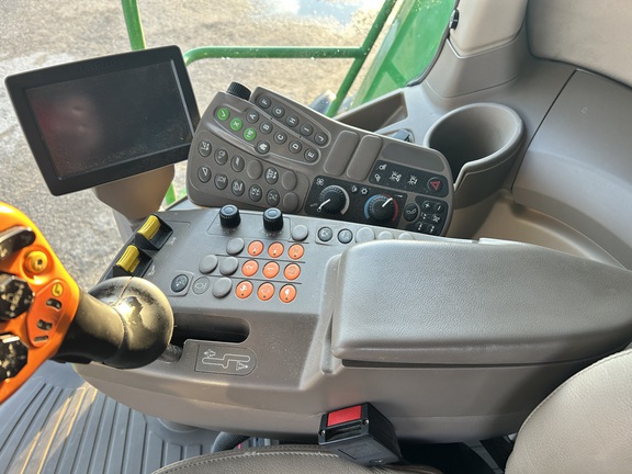 2015 John Deere S680 Combine
