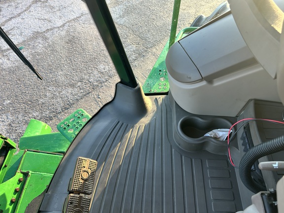 2015 John Deere S680 Combine