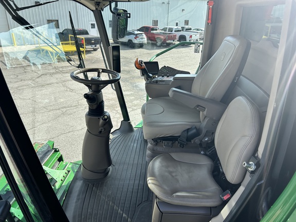 2015 John Deere S680 Combine