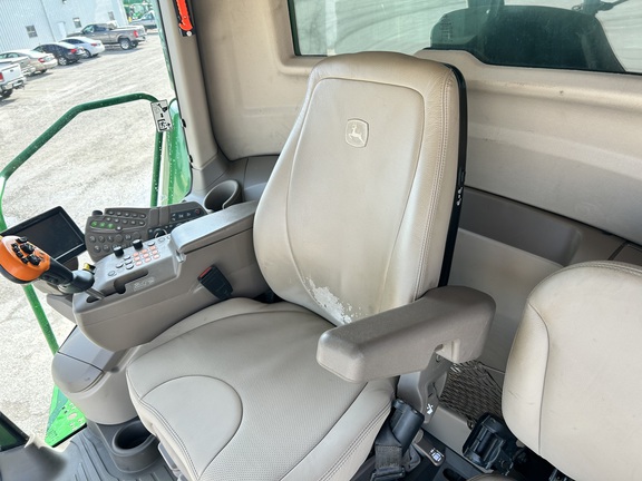 2015 John Deere S680 Combine