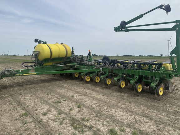 2015 John Deere 1775NT Planter