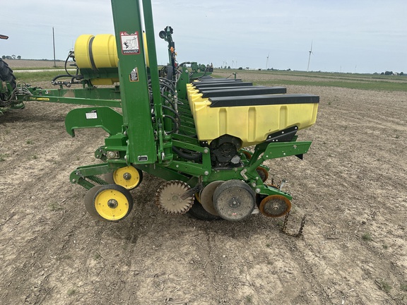 2015 John Deere 1775NT Planter