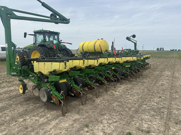 2015 John Deere 1775NT Planter