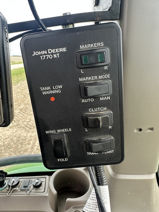 2015 John Deere 1775NT Planter