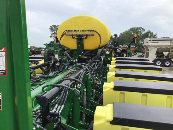 2015 John Deere 1775NT Planter