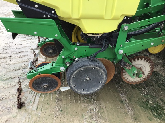 2015 John Deere 1775NT Planter