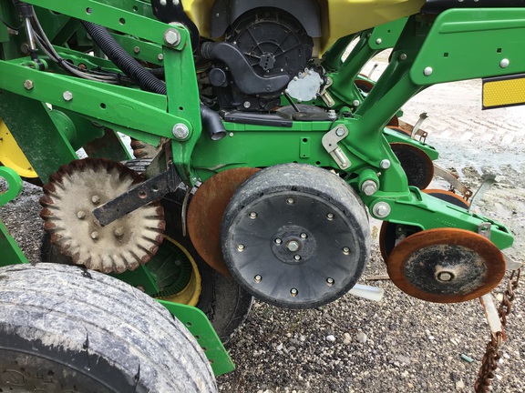 2015 John Deere 1775NT Planter