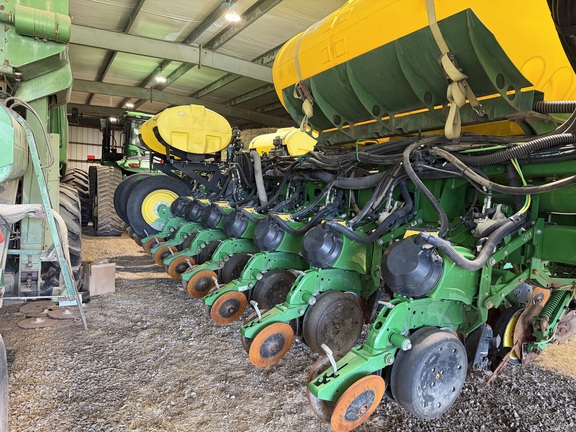 2022 John Deere 1775NT Planter